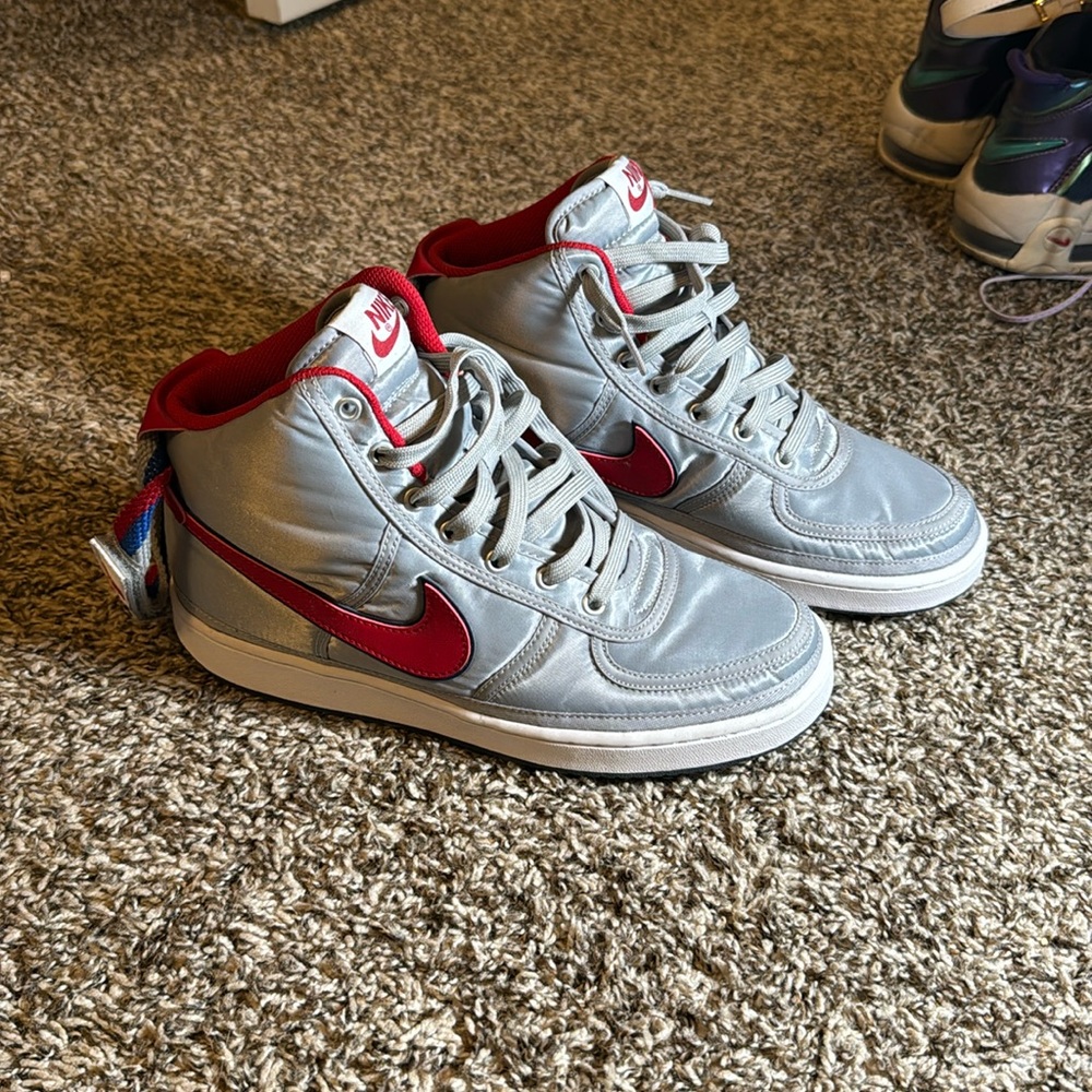 Nike Vandal High Supreme Air Force 1
Metallic Silver